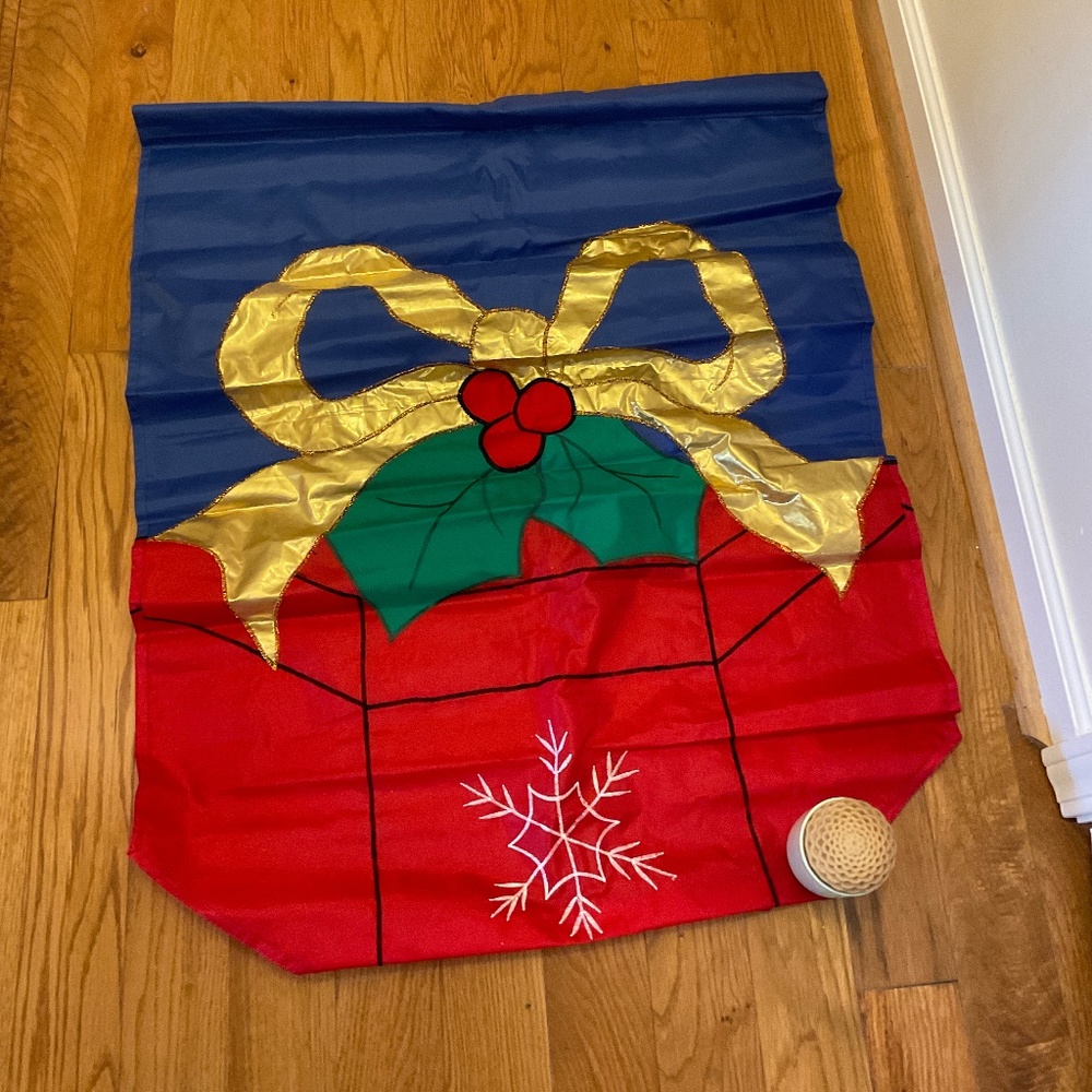 Nylon Christmas Gift Box Outdoor Flag, NWT, 28" x 40"